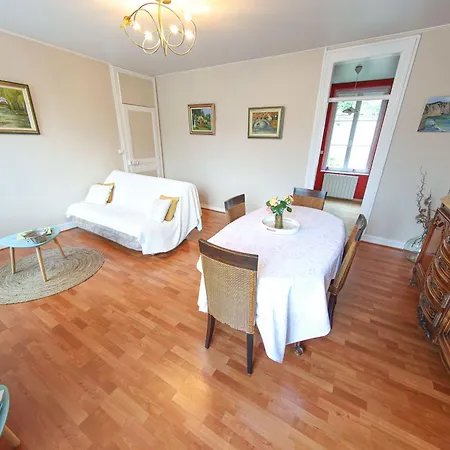 Bed & Breakfast La Maison Aux Hirondelles 3*