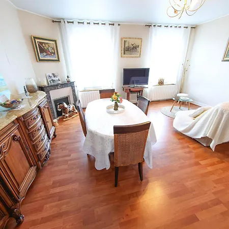 La Maison Aux Hirondelles Bed & Breakfast 3*